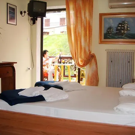 In Bb - Welcome To Petunia, In Neos-marmaras,xalkidiki ,greece, Triple 6 * Neos Marmaras