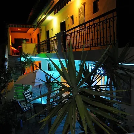 In Bb - Welcome To Petunia, In Neos-marmaras,xalkidiki ,greece, Triple 6